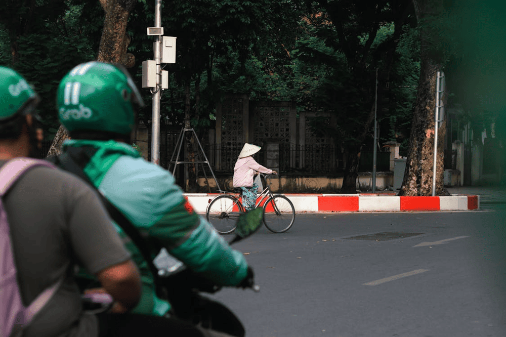 For more convenience, you can choose to request rides from ride-hailing apps to go to the Book Street (Source: Pexels)